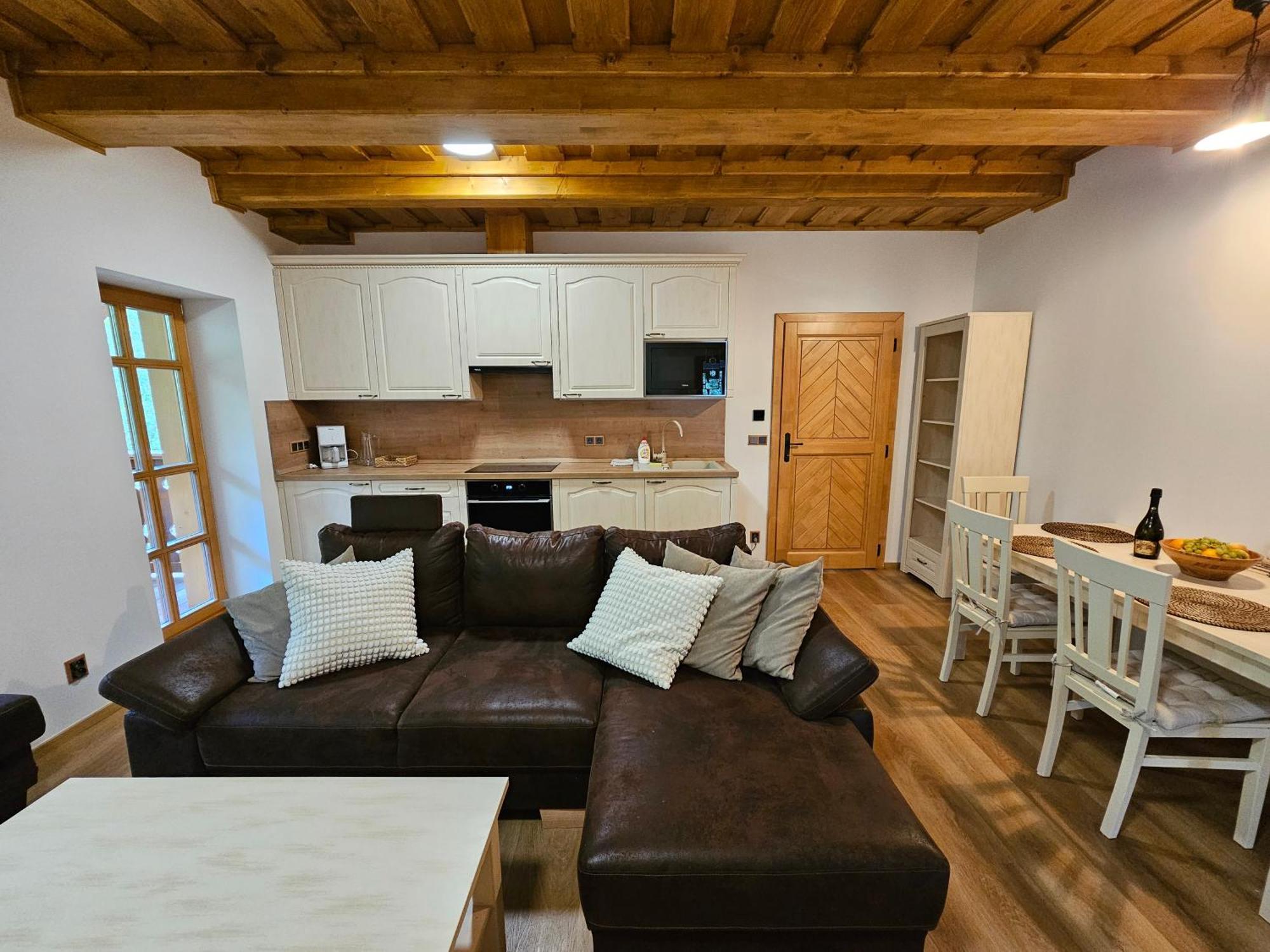 Apartmany Jezerne Velké Karlovice Habitación foto